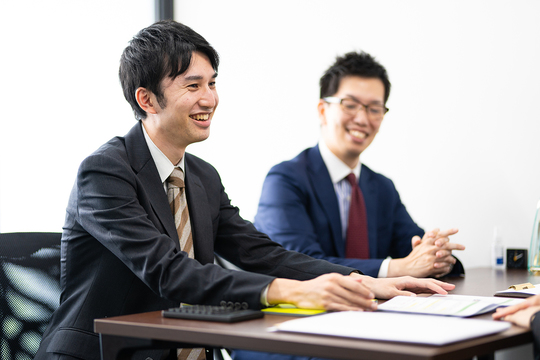 事務所は明るく清潔感があります